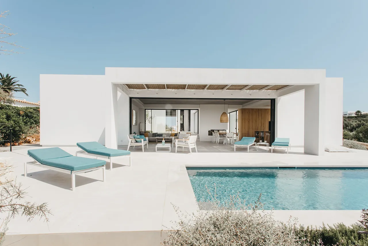 Villa contemporánea con piscina en Menorca